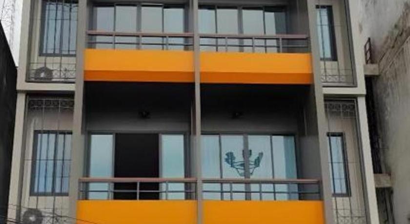 Chomtrang Hotel Exterior photo