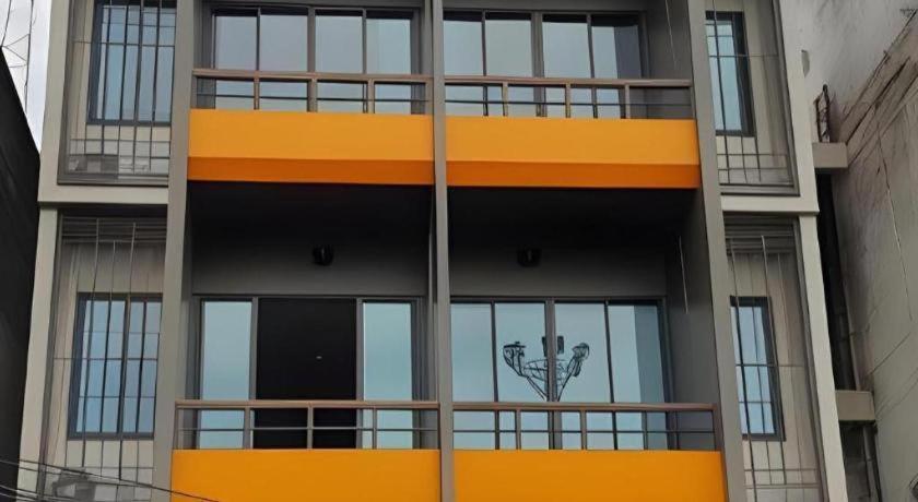 Chomtrang Hotel Exterior photo